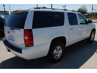 chevrolet suburban 2011 white suv ls 1500 flex fuel 8 cylinders 2 wheel drive 6 speed automatic 77090