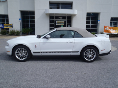 ford mustang 2012 white v6 premium gasoline 6 cylinders rear wheel drive automatic 32401