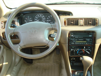 toyota camry 1998 green sedan le gasoline 4 cylinders front wheel drive automatic with overdrive 43228