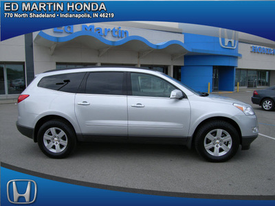 chevrolet traverse 2011 silver suv lt w 1lt gasoline 6 cylinders all whee drive automatic 46219