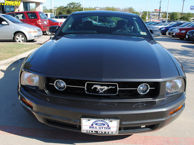 ford mustang 2009 grey coupe gasoline 6 cylinders rear wheel drive automatic 76205