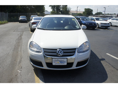 volkswagen jetta 2009 white sedan se pzev gasoline 5 cylinders front wheel drive automatic 08016