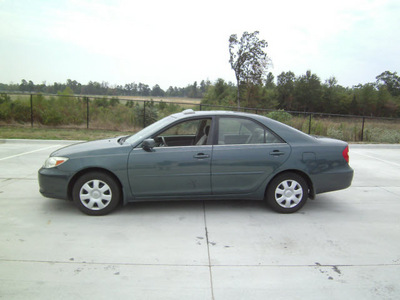 toyota camry 2002 gray sedan le gasoline 4 cylinders front wheel drive automatic 75503