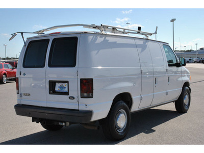 ford econoline cargo 2004 white van gasoline 8 cylinders rear wheel drive automatic with overdrive 77388