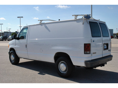 ford econoline cargo 2004 white van gasoline 8 cylinders rear wheel drive automatic with overdrive 77388