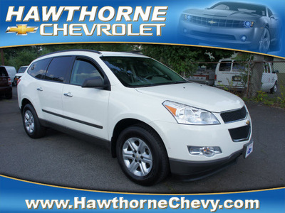 chevrolet traverse 2010 white suv ls gasoline 6 cylinders all whee drive automatic 07507
