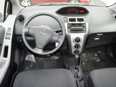 toyota yaris 2009 black hatchback s gasoline 4 cylinders front wheel drive automatic 98371