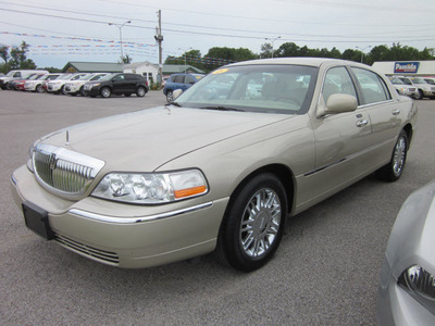 lincoln town car 2008 beige sedan signature limited gasoline 8 cylinders rear wheel drive automatic with overdrive 62863