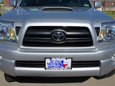 toyota tacoma 2006 silver prerunner v6 gasoline 6 cylinders rear wheel drive automatic 76108