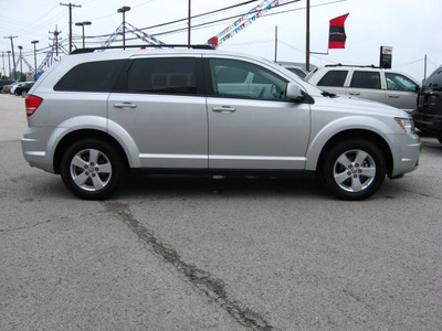dodge journey 2010 silver suv sxt gasoline 6 cylinders front wheel drive automatic 45840