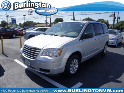 chrysler town and country 2010 silver van lx flex fuel 6 cylinders front wheel drive automatic 08016
