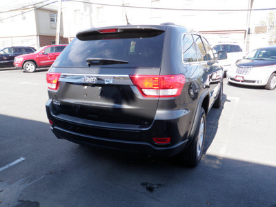jeep grand cherokee 2011 dk  gray suv laredo gasoline 6 cylinders 4 wheel drive automatic with overdrive 08844