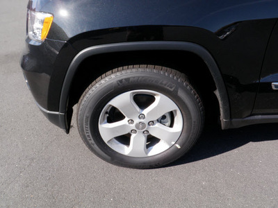 jeep grand cherokee 2011 black suv laredo gasoline 6 cylinders 4 wheel drive automatic with overdrive 08844