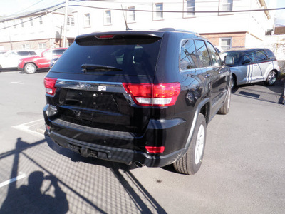 jeep grand cherokee 2011 black suv laredo gasoline 8 cylinders 4 wheel drive automatic with overdrive 08844