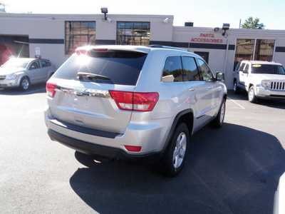 jeep grand cherokee 2011 silver suv laredo gasoline 6 cylinders 4 wheel drive automatic with overdrive 08844