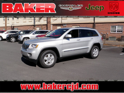 jeep grand cherokee 2011 silver suv laredo gasoline 6 cylinders 4 wheel drive automatic with overdrive 08844