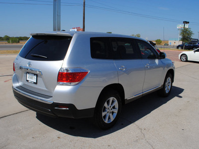 toyota highlander 2011 silver suv gasoline 6 cylinders front wheel drive automatic 76087