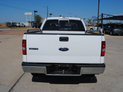ford f 150 2006 white xlt gasoline 8 cylinders rear wheel drive automatic with overdrive 76087
