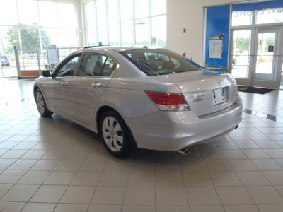 honda accord 2010 silver sedan ex l v6 gasoline 6 cylinders front wheel drive automatic 28557