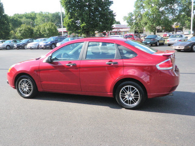 ford focus 2010 red sedan se gasoline 4 cylinders front wheel drive automatic with overdrive 55124
