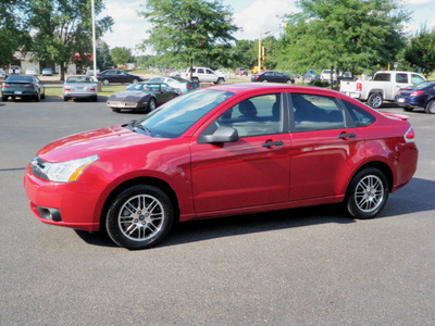 ford focus 2010 red sedan se gasoline 4 cylinders front wheel drive automatic with overdrive 55124