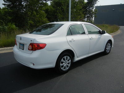 toyota corolla 2009 white sedan le gasoline 4 cylinders front wheel drive automatic 55448