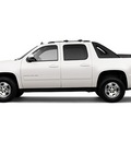 chevrolet avalanche 2011 white suv 4x4 ltz dvd navi flex fuel 8 cylinders 4 wheel drive automatic with overdrive 55313