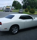 dodge challenger 2009 white coupe se gasoline 6 cylinders rear wheel drive automatic 07054