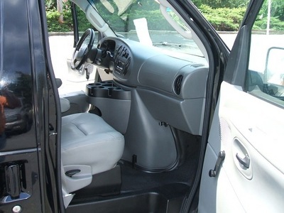 ford econoline e 250 2006 black van gasoline 8 cylinders rear wheel drive automatic 07054