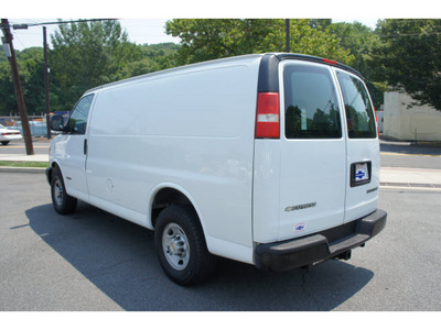 chevrolet express cargo 2003 white van 3500 gasoline 8 cylinders rear wheel drive automatic 07507