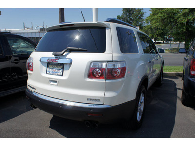 gmc acadia 2009 white suv slt 1 gasoline 6 cylinders all whee drive automatic with overdrive 08902
