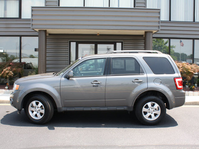 ford escape 2009 gray suv limited gasoline 4 cylinders 4 wheel drive automatic with overdrive 07735