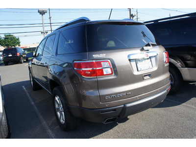 saturn outlook 2007 brown suv xr gasoline 6 cylinders all whee drive automatic with overdrive 08902