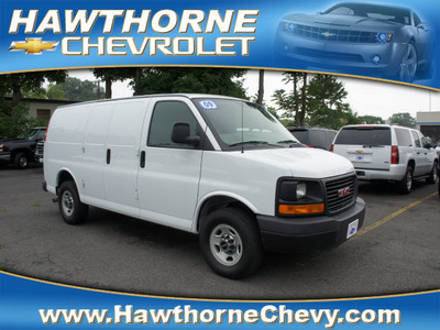 gmc savana cargo 2009 white van 2500 gasoline 8 cylinders rear wheel drive automatic 07507