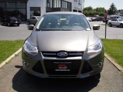 ford focus 2012 gray sedan sel gasoline 4 cylinders front wheel drive automatic 07735