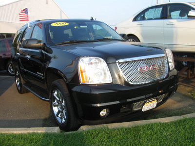 gmc yukon 2009 black suv denali gasoline 8 cylinders all whee drive automatic with overdrive 08902