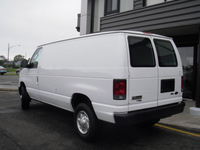 ford econoline cargo 2011 white van e 250 flex fuel 8 cylinders rear wheel drive automatic with overdrive 07735