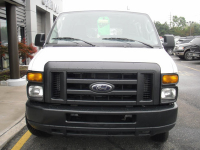 ford econoline cargo 2011 white van e 250 flex fuel 8 cylinders rear wheel drive automatic with overdrive 07735