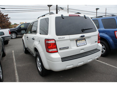 ford escape 2010 white suv xlt flex fuel 6 cylinders front wheel drive automatic with overdrive 08902