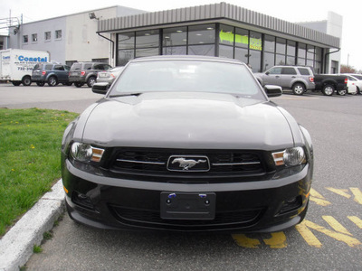 ford mustang 2012 black v6 premium gasoline 6 cylinders rear wheel drive 6 speed automatic 07735