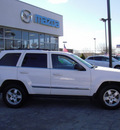 jeep grand cherokee 2007 white suv limited gasoline 8 cylinders 4 wheel drive automatic 07702