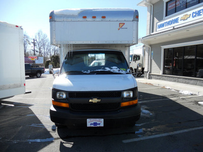 chevrolet express g3500 2004 white van 8 cylinders not specified 07507