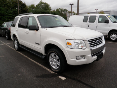 ford explorer 2008 white suv xlt gasoline 6 cylinders 4 wheel drive automatic with overdrive 08902