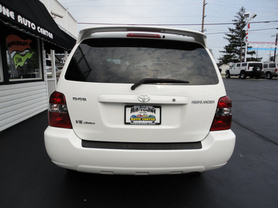 toyota highlander 2005 white suv 4x4 limited v6 7 passenger gasoline 6 cylinders all whee drive automatic 45005