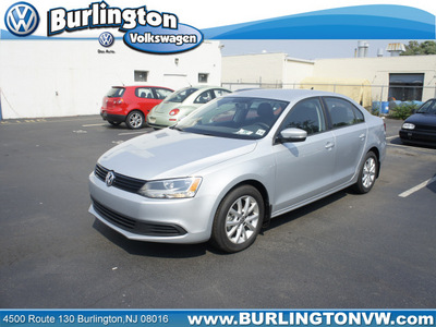 volkswagen jetta 2012 silver sedan se gasoline 5 cylinders front wheel drive 5 speed manual 08016