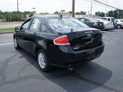 ford focus 2010 black sedan se gasoline 4 cylinders front wheel drive 5 speed manual 08753