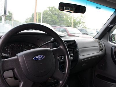 ford ranger 2004 gray xlt gasoline 6 cylinders 4 wheel drive automatic with overdrive 07730