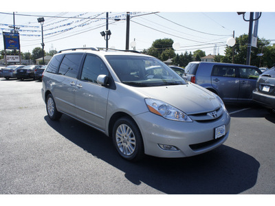 toyota sienna 2010 silver van xle gasoline 6 cylinders front wheel drive automatic 08016