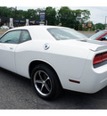 dodge challenger 2010 white coupe se gasoline 6 cylinders rear wheel drive automatic 08812