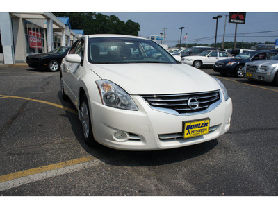 nissan altima 2010 white sedan 2 5 s gasoline 4 cylinders front wheel drive automatic 07724